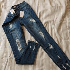 Encore highrise destroyed skinny jeans size 9